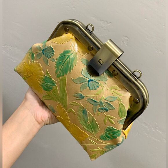 Handmade Genuine Leather Floral Embossed Chic Metal Frame Bag/Crossbody - Picture 5 of 15